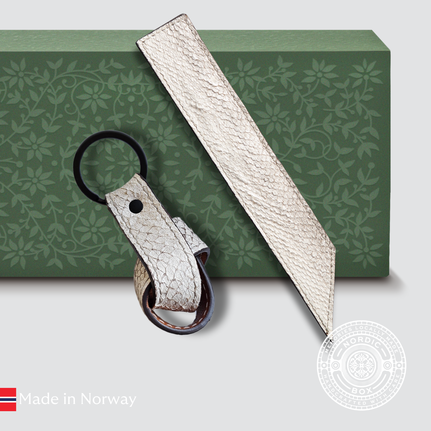Himilayan bokmerke- og nøkkelringsett i lakseskinn