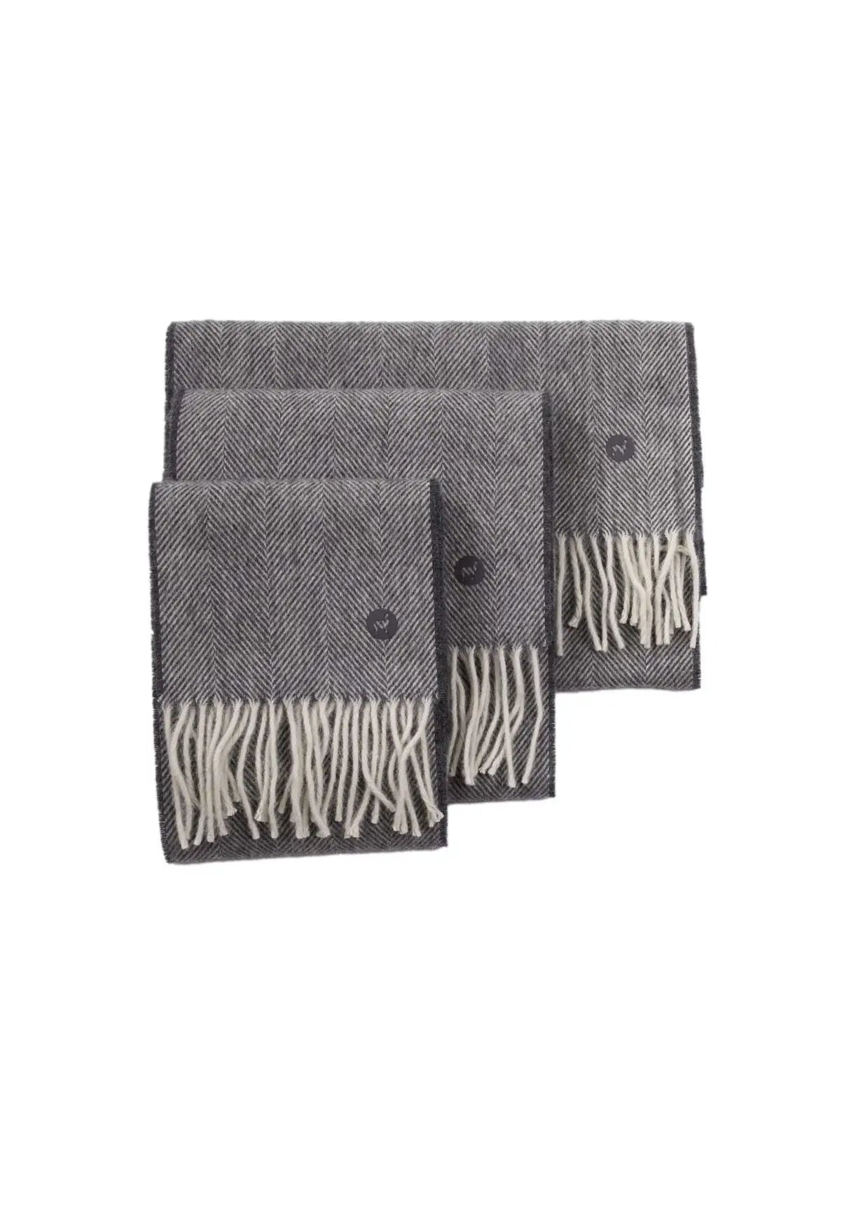 Natural beige & black herringbone pattern, crafted from Norsk Alpakka fibers.