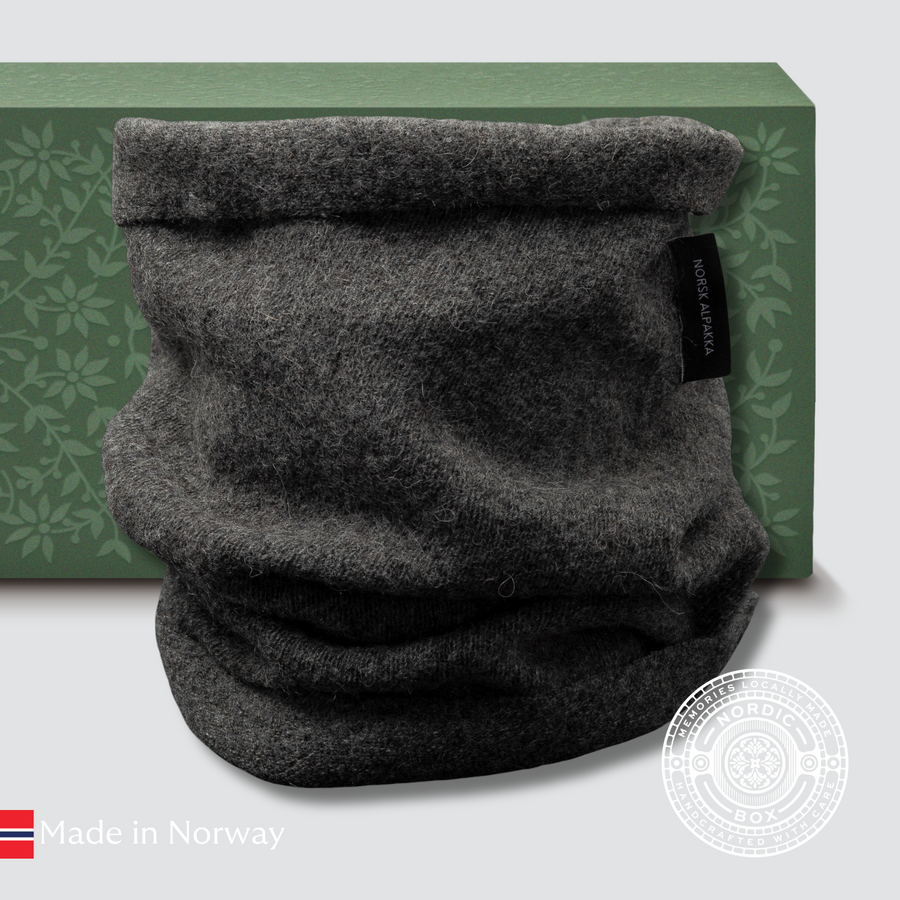 Warm alpaca-wool buff in natural tone, soft and stretchy, crafted by Norsk Alpakka.